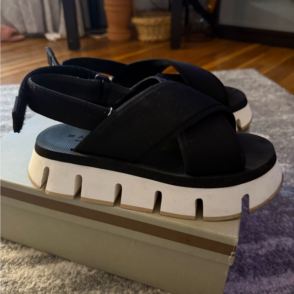 Marni women sandals size 9 new condition Italia